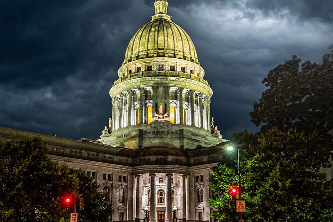 Murmurs of Mourning & Murder: Madison Ghost Tour - Why a Madison ghost walk starts working at 8 PM