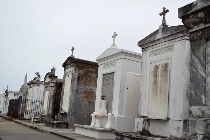 New Orleans Cemetery Bus Tour with Exclusive Cemetery Access - Stop 3: Morning Call Coffee Stand for Restrooms and a Reset