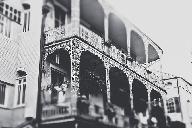 New Orleans Haunted Ghost Tour - The Lalaurie Mansion stop: why people try to capture a spirit