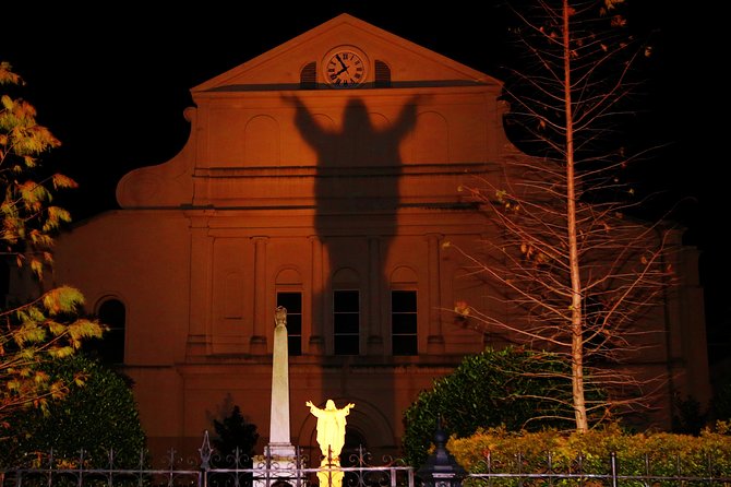 New Orleans Haunted History Ghost Tour - A drink deal detour: Finnegan’s 2-for-1 hurricane special