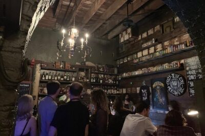 New Orleans Haunted History Ghost Tour - Stop 1 in the French Quarter: Vieux Carré streets and the haunted bar moment