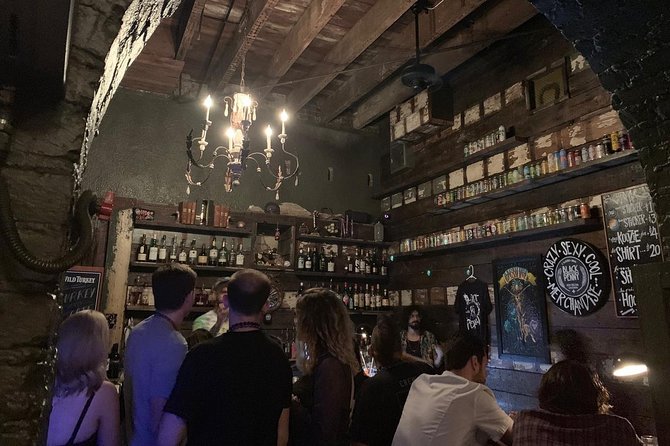New Orleans Haunted History Ghost Tour - Stop 1 in the French Quarter: Vieux Carré streets and the haunted bar moment