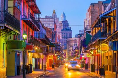 New Orleans Haunted Pub Crawl - Getting started at 725 St Peter: timing, walking, and group size