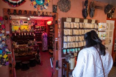 New Orleans Spirits & Spells: Witchcraft, Voodoo, and Ghost Tour - Stop 1: Hex and the temple ritual (plus that magical courtyard fountain)
