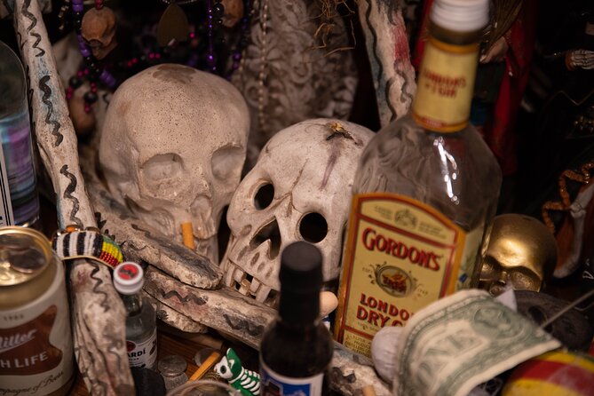 New Orleans Spirits & Spells: Witchcraft, Voodoo, and Ghost Tour - Stop 4: Muriel’s Jackson Square and the resident ghost angle