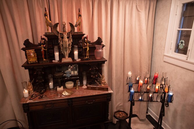 New Orleans Spirits & Spells: Witchcraft, Voodoo, and Ghost Tour - Stop 6: 735 Ursulines Ave and the dark French Quarter legend