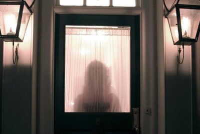 New York City Ghost Tour of Greenwich Village - The walking reality: shoes, pacing, and staying with the group
