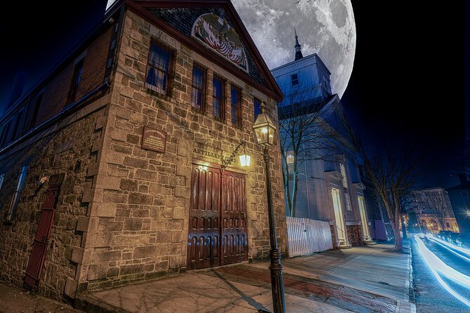 Newport Ghosts: Seaside Hauntings and Hags Tour - Stop 1: Washington Square and the “shadowy figure” start