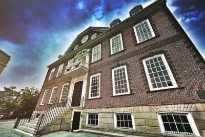 Newport Ghosts: Seaside Hauntings and Hags Tour - Getting started: Eisenhower Park to Artillery Co. of Newport