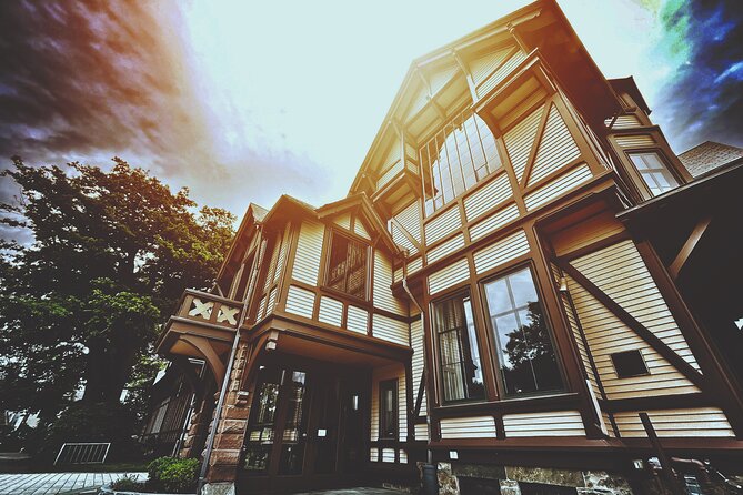 Newport Ghosts: Seaside Hauntings and Hags Tour - Stop 5: The Vanderbilt, Auberge Collection and mansion cold spots