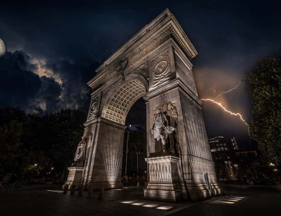NYC: Ghosts & Ghouls of Greenwich Village Walking Tour - Meeting Under the Washington Square Arch