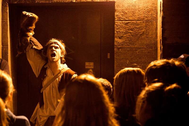 Old Montreal: Traditional Ghost Walk of the Haunted City - Meeting at Place Royale: how to find the group fast