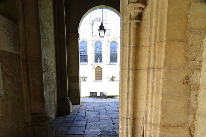 Oxford Official Ghost Tour - Oxford at 6:00 pm: The Timing That Makes the Stories Work