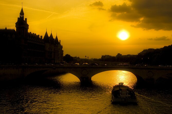 Paris by Night Walking Tour: Ghosts, Mysteries and Legends - Palais de Justice: Revolutionary Justice With Crowds Watching