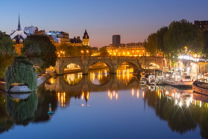 Paris Ghosts and Dark Stories Tour - Meeting at Pont Neuf: The Start of the Spooky Story Trail