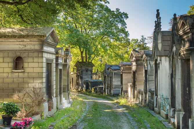 Paris: Haunted Père Lachaise Cemetery Guided Tour - Price and value: what you’re really paying for