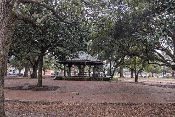 Pensacola Most Haunted Ghost Tour & Scavenger Hunt - Paranormal Gear and Mystery Gadgets: What You’re Allowed to Do