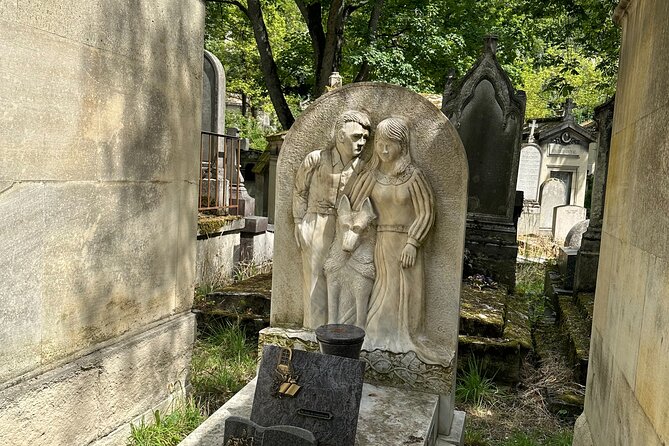 Père Lachaise's Cemetery Celebrities and Ghosts Mystery Tour - English guidance and how to make the most of it
