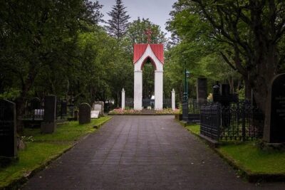 Private Folklore Walking Tour - Meet the Elves, Trolls & Ghosts of Iceland - Ingólfstorg stone pillars: The Viking story behind the first stop