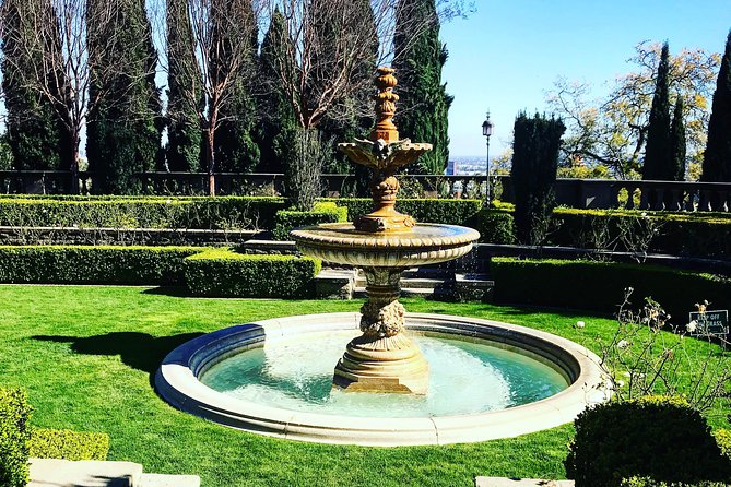 Private Scandals and Ghost Tour of Hollywood and Beverly Hills - Westwood Village Memorial Park: a smaller, quieter spooky