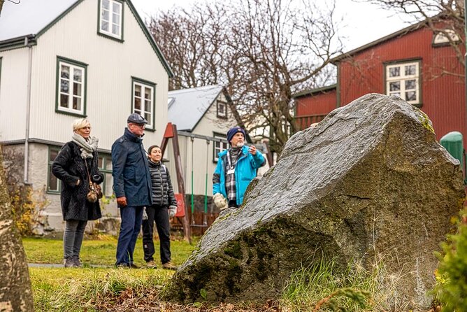 Reykjavik Folklore Walking Tour: Meet the Elves, Trolls & Ghosts of Iceland - Getting started at Hlöllabátar in central Reykjavík