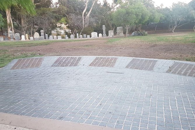 San Diego Ghosts and Gravestones: A Haunted Trolley Tour - Why the Guide Matters More Than You Think
