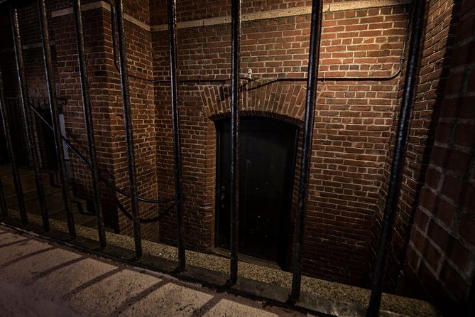 San Francisco Ghost Tours: Gold and Ghouls Tour - Huntington Park: where the Huntington Mansion went (and the haunting stayed)