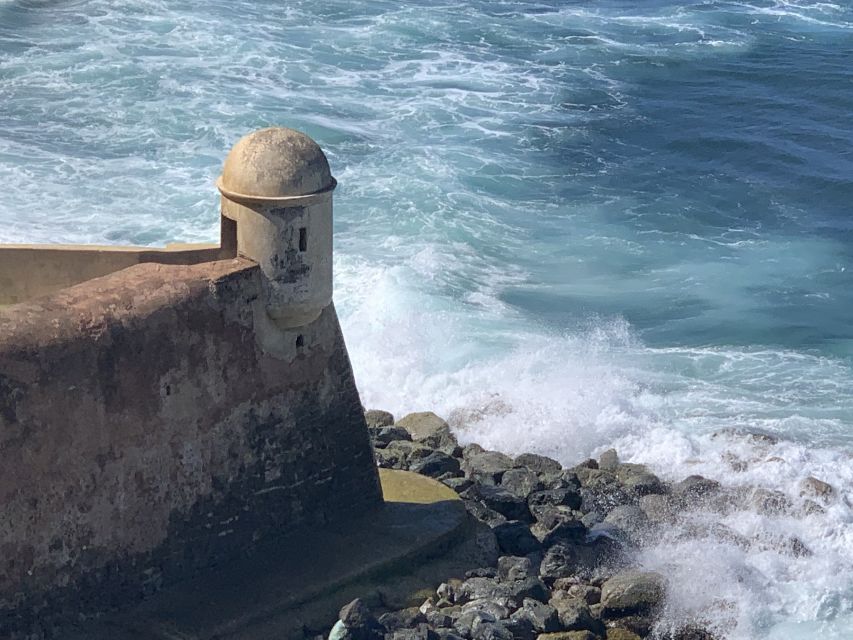 San Juan: Ghosts and Spooky History Walking Tour - Capilla de Cristo and La Fortaleza: when faith and power get tangled