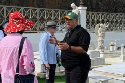San Juan Haunted History Walking Tour - What the guide experience feels like in practice