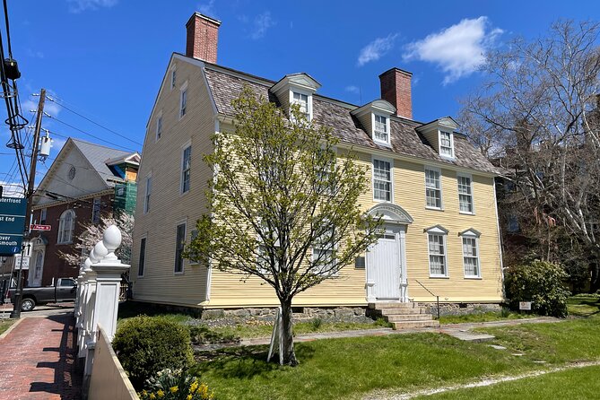 Self Guided Haunted Walking Tour in Portsmouth APP/GPS/EMF Reader - Rockingham Hotel Stories (Presidents, Mark Twain, and a Ghost Who Won’t Leave)