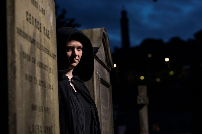 Small Group Edinburgh Underground Vaults & Graveyard Ghost Tour - The small-group pace: Why you’ll hear every punchline