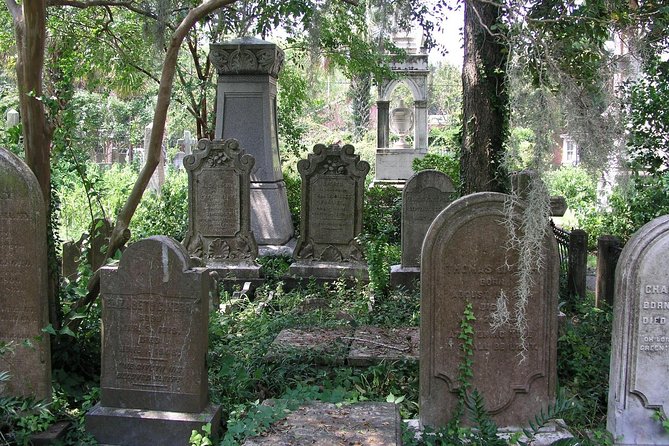 Small Group Ghost Tour Charleston: 60min of True Haunted History - Key things you’ll notice on this tour
