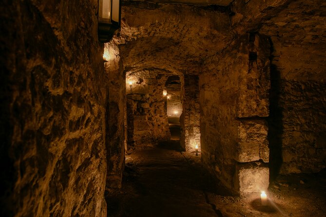 Small Group Ghost Tour incl. Underground Vaults & free drink in Megget's Cellar - The Best Value Here: Underground Access Plus a Drink
