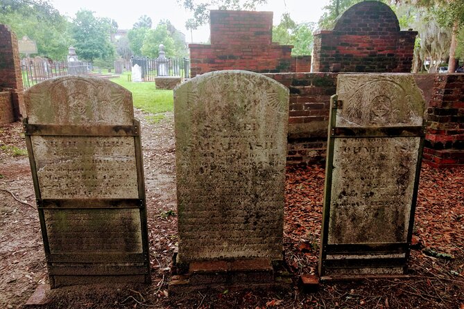 Spooky Savannah Haunted History Tour - Colonial Park Cemetery: Your Tour Starts at an Oldest-in-Town Graveyard