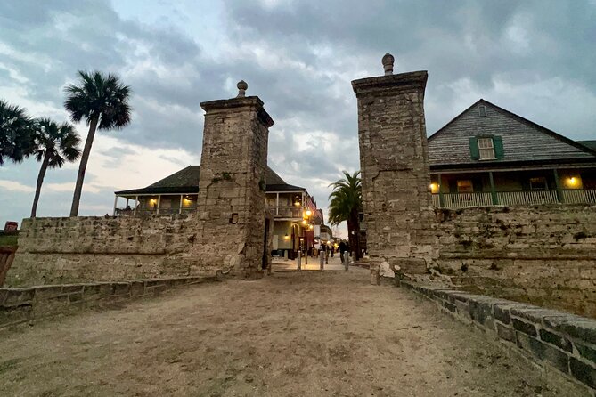 St. Augustine Ghost Tour on Premium Golf Cart with PiCk Up - Stop 3: Plaza de la Constitucion and the dark edges of the town square