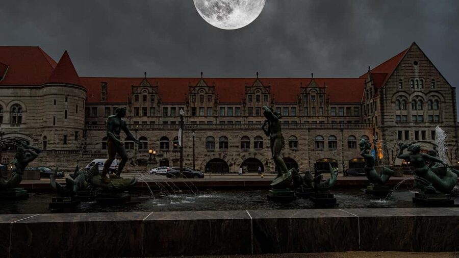 St. Louis Ghost Tour: Sinister Sins & Shadows - Stifel Theatre and Washington Square: iconic stops that do the heavy lifting