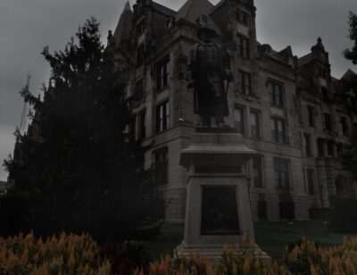 St. Louis Ghost Tour: Sinister Sins & Shadows - The one-hour walking format through the historic district