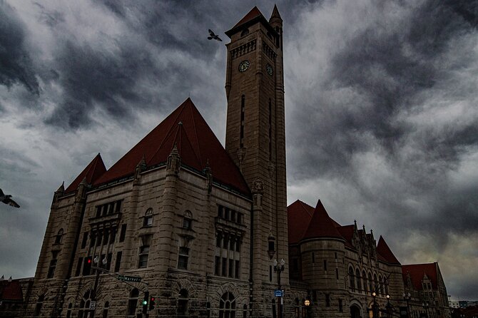 St Louis Ghost Tours: Sinister Sins & Shadows Ghost Tour - A one-hour haunted walk through St. Louis landmarks