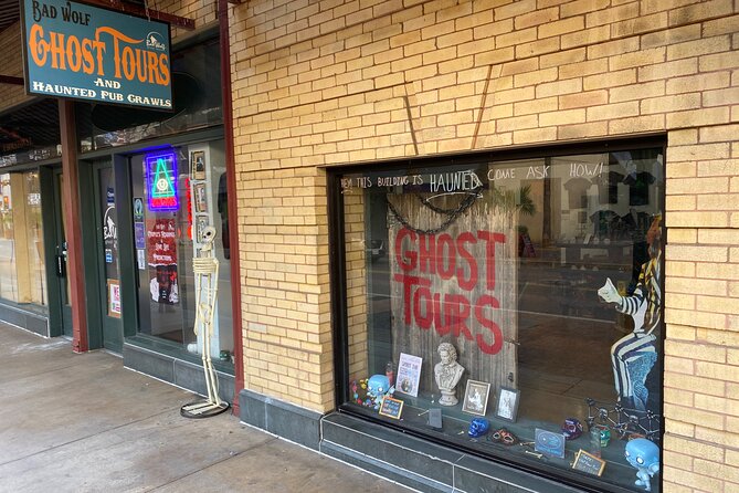 Texas’ Oldest Haunted Pub Crawl Shared Walking Tour - Why a 10:00 pm crawl is a smart San Antonio night plan