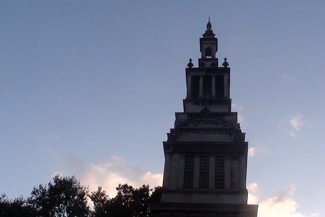 The Fading Light London Ghost Walk - A 7:30 pm London ghost walk built for photos and chills