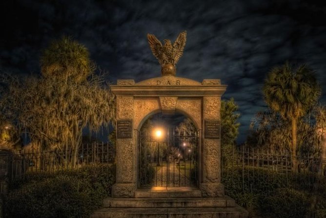 The Grave Tales Ghost Tour in Savannah - Johnson Square Start: Getting Oriented Before the Spooky Stories