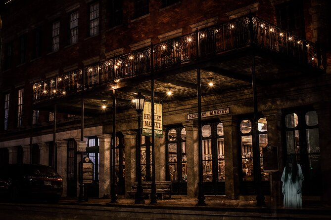 The Grimoire Ghouls and Graves: Galveston Ghost Tour - Why a Galveston ghost tour at night feels different