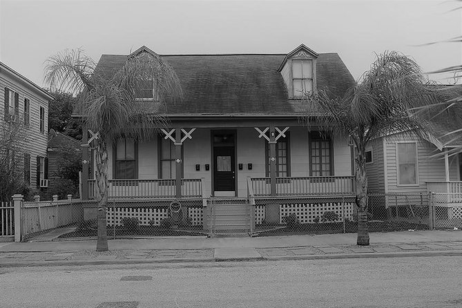 The Historic Galveston Ghost Tour - Stop 3 and Stop 4: Avenue M and 2213 Avenue K house legends