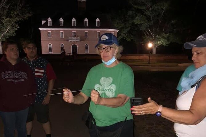 The Original Ghosts of Williamsburg Tour - Rain, hearing, and what to do with your phone camera