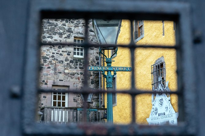 Treasures of Edinburgh: Ghosts, Myths & Legends Private Tour - Stop 2: Greyfriars Kirkyard—where legends meet notable residents