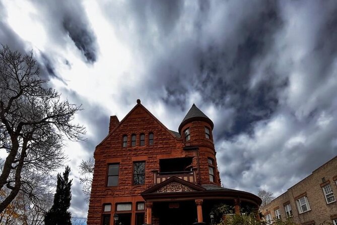 Twilight Ghost Tour - The Guide Is the Whole Point (and the Reviews Explain Why)