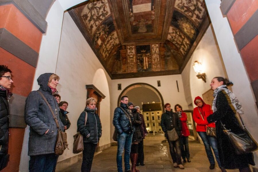 Vienna: Ghosts and Legends Guided Nighttime Walking Tour - Hofburg Palace and the Augustinian Church: the first big story stage