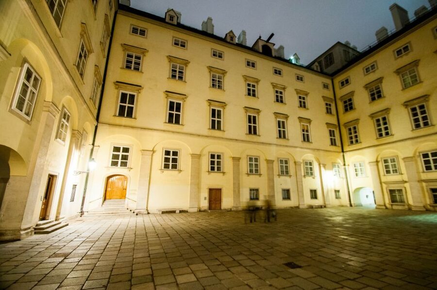 Vienna: Ghosts and Legends Guided Nighttime Walking Tour - The guide matters: what Astrid Stangl brings to the night