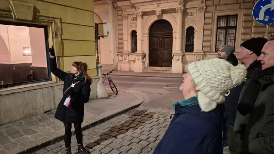 Vienna: Spooky Ghost Tour in English - The Imperial Palace at Night: Dark Stories in a Big Stage Setting