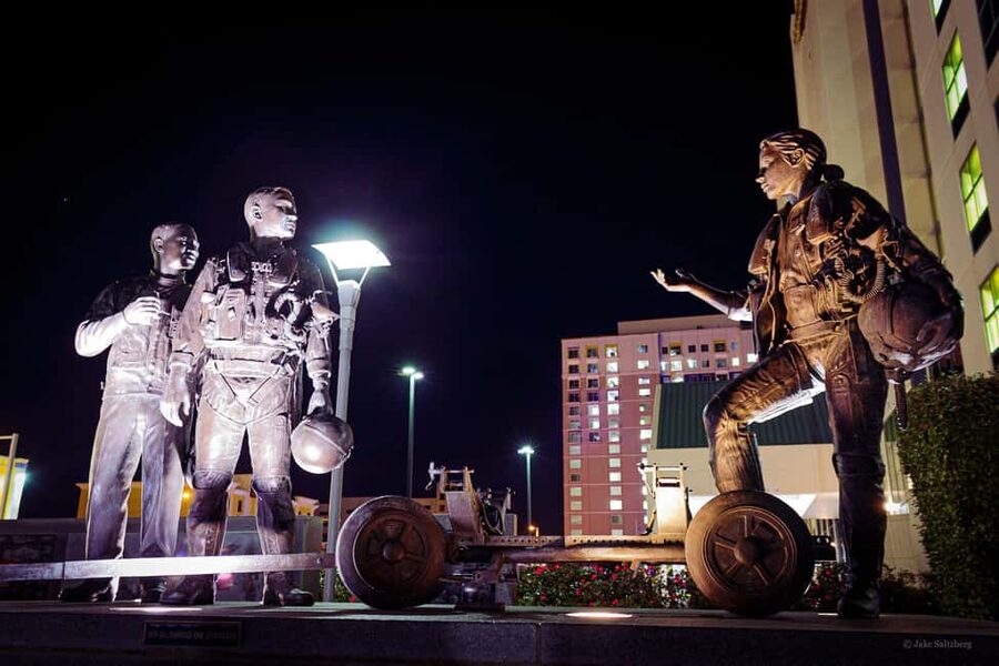 Virginia Beach: Neptune Ghosts Haunted Walking Tour - Neptune Ghosts: What a 1-hour haunted walk feels like